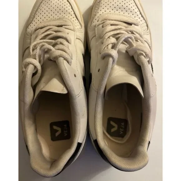Veja V-10 Sneakers in Extra White / Black Size 8 - Picture 8 of 11